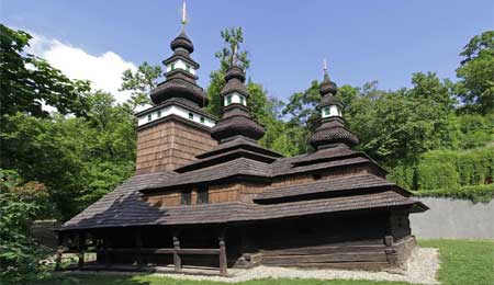 Eglise archange saint michel des Carpates situé dans les jardins Kinsky dans le quartier de Smichov est un des lieux insolites à Prague