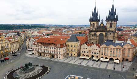 La place de la vieille ville de Prague si on se demande que faire à Prague