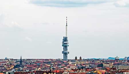 La tour de télévision Zizkov permet de découvrir Prague hors des sentiers battus