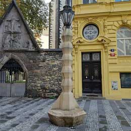 Le lampadaire cubiste de Prague, unique au monde est un des lieux insolites à Prague