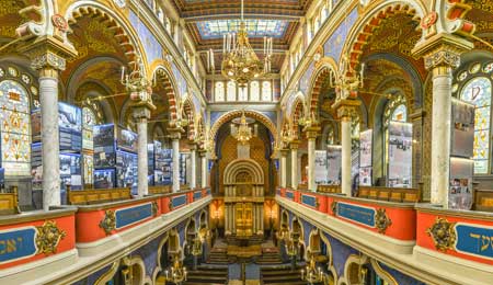 la synagogue jubilaire, plus belle synagogue, un des lieux insolites à Prague