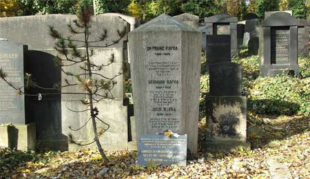 La tombe de Franz Kafka à Prague, un des lieux insolites à Prague