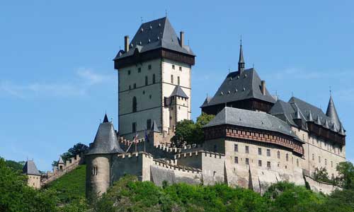 Le château de Karlstein, proche de Prague pour un road trip en république tchèque