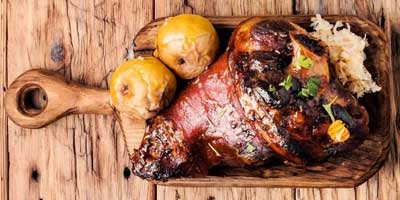 Le pecene veprove koleno, le jarret de porc qui est un incontournable de la gastronomie tchèque