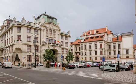 La place Marianske, une des plus belles places de Prague