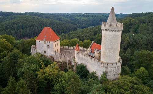 château de kokorin, l'un des plus beaux chateaux en République Tchèque