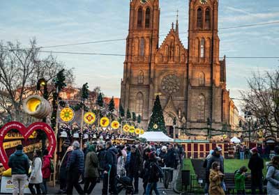 Les marchés de Noël à Prague en 2023, place de la Paix