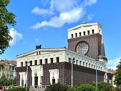 Église du Sacré-Cœur-de-Jésus (Kostel Nejsvětějšího Srdce Páně) une des plus belles églises de Prague à Vinohrady