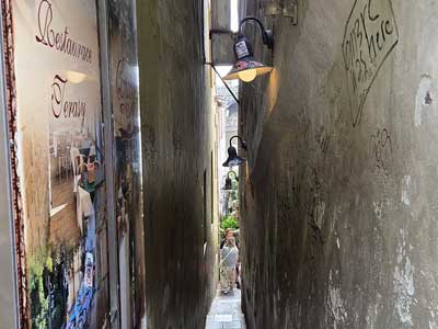 Que faire a mala strana-voir la rue la plus étroite de Prague