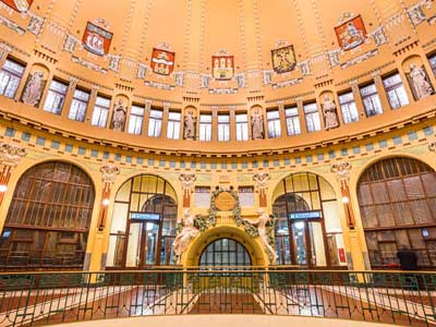 Que faire dans la nouvelle ville de Prague ? voir le café Fanta de la gare