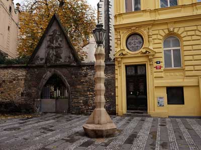 Que faire dans la nouvelle ville de Prague - voir le lampadaire cubiste