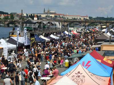 Que visiter dans la nouvelle ville de Prague ? Naplavka et son marché fermier